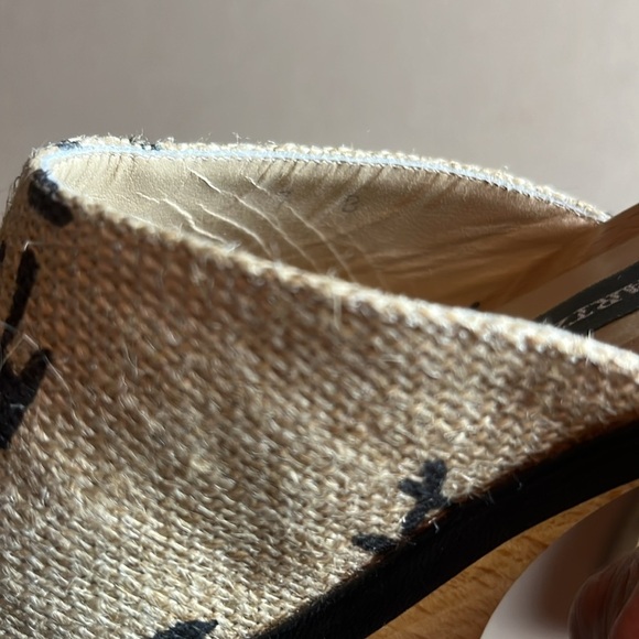 Mark Schwartz Abstract Art Wood Slide Sandal - 7 - Picture 9 of 14